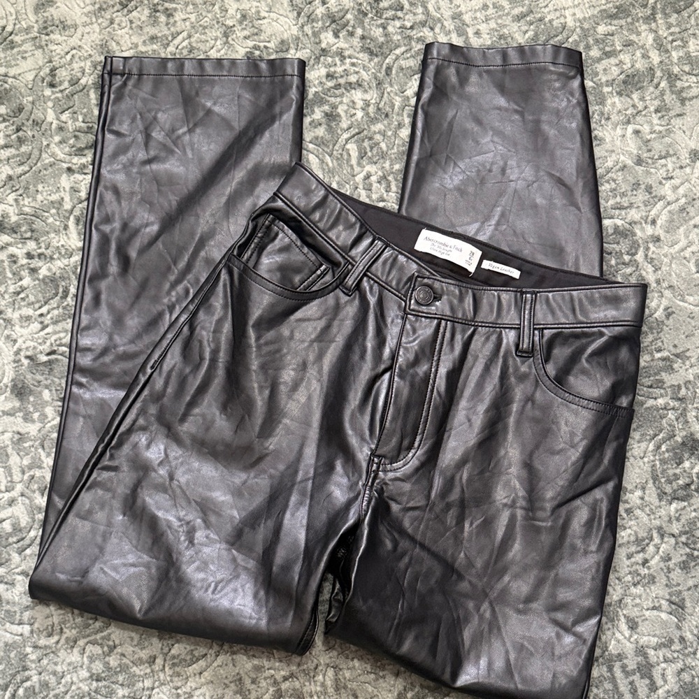 Abercrombie & Fitch The 90’s Straight Vegan Leather Ultra High Rise Pants
